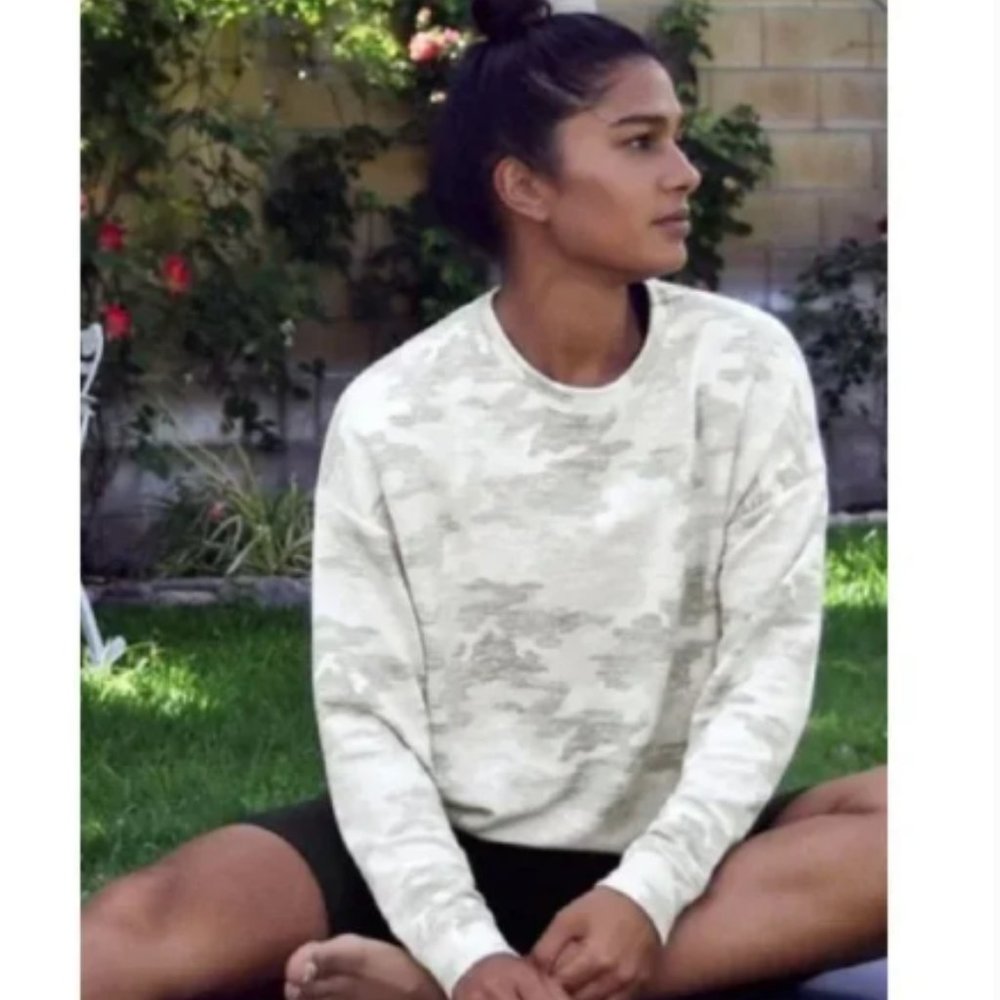 Athleta Pure Luxe Printed Sweatshirt (216) 🧘🐞